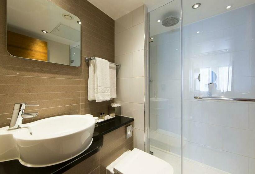 Номер Стандарт, Thistle London Trafalgar Square