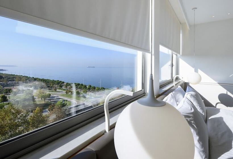 シティビュージュニアスイート, Makedonia Palace