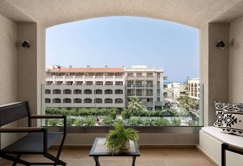 Номер Superior Вид на Бассейн, Theartemis Palace