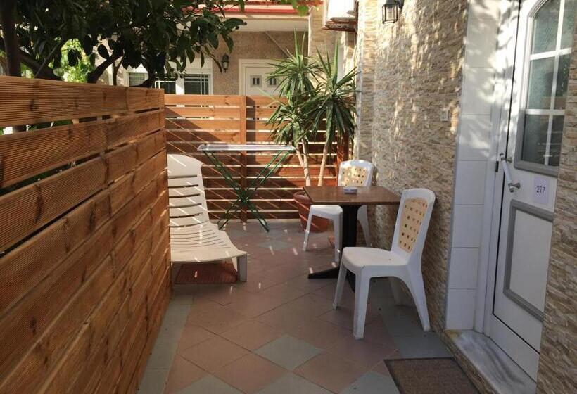 آپارتمان 1 خوابه همکف, Voula