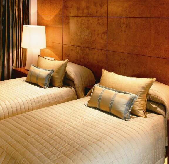 اتاق کلوب با چشم‌انداز, Mandarin Oriental Hong Kong