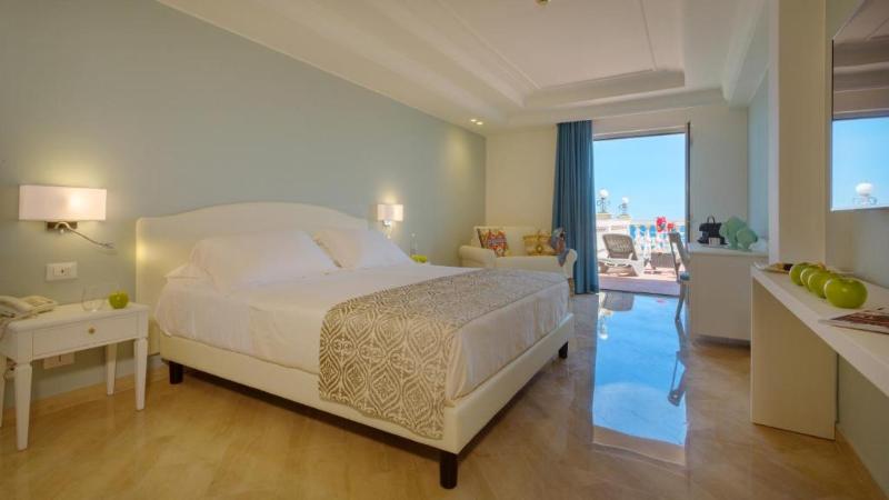 Четырехместный Номер Deluxe, Hellenia Yachting Hotel & Spa