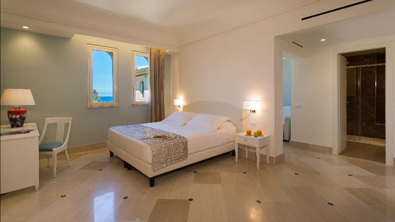 Fyrbädds Deluxerum, Hellenia Yachting Hotel & Spa