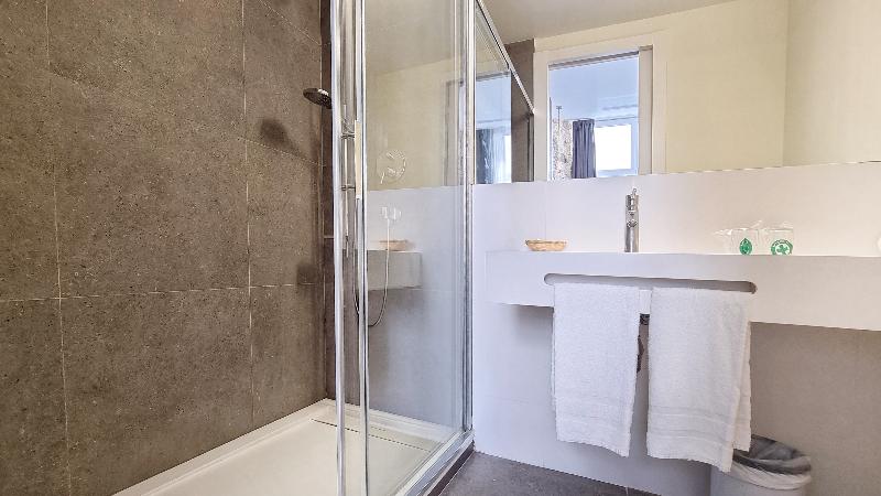 Quarto executivo, Ariston