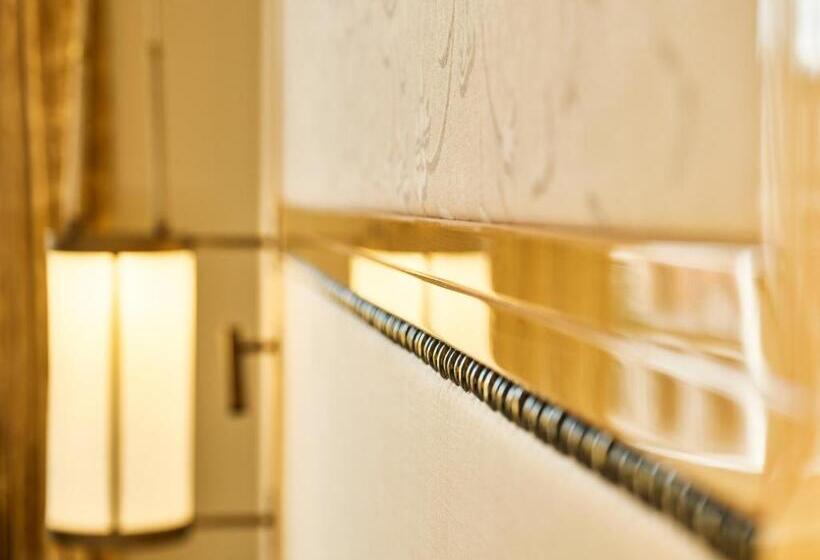 سوییت جونیور با چشم‌انداز شهر, Eden  Dorchester Collection