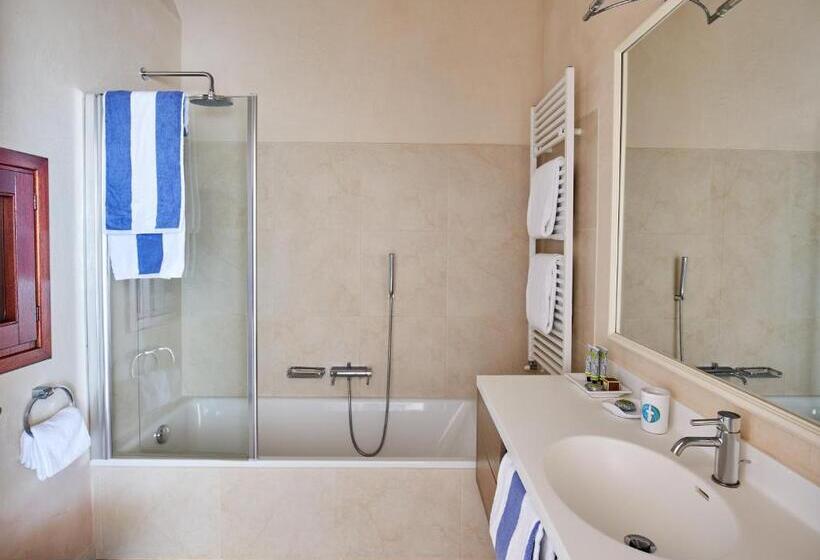 Номер Deluxe Вид на Море Боковой, Due Lune Puntaldia Resort & Golf
