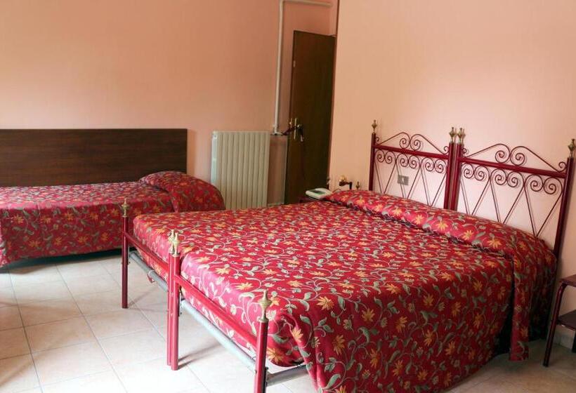 اتاق استاندارد سه نفره, Italia