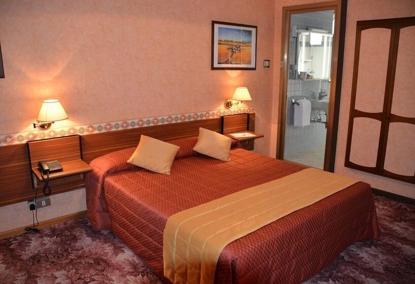 اتاق استاندارد چهار تخته, Milano