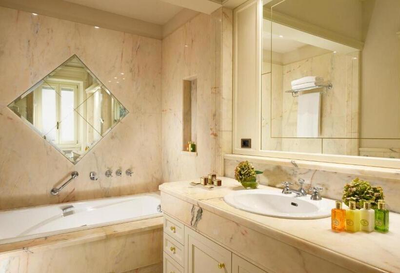 Suite with lake view, Villa Cortine Palace Relais Chateaux