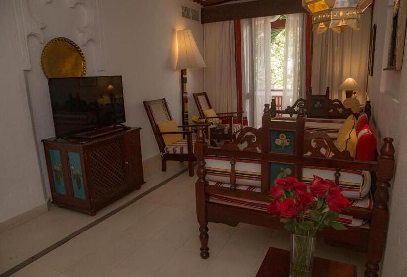 سوییت جونیور, Serena Beach Resort & Spa
