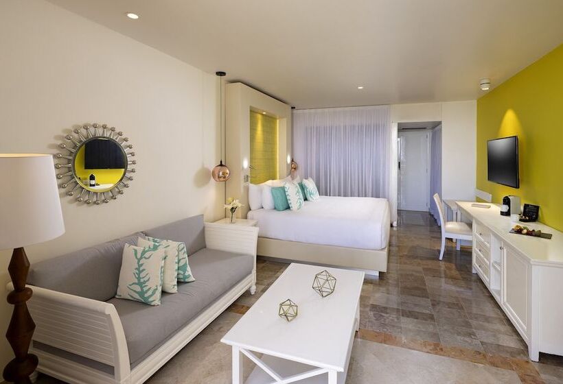 סוויטת ג'וניור נוף לאגם, Paradisus Cancun  All Inclusive