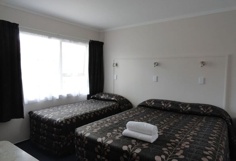 Семейный Номер, Wayfarer Motel