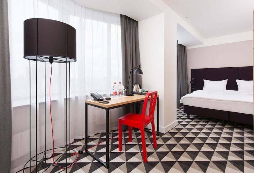 Номер Superior, Azimut Hotel Smolenskaya Moscow