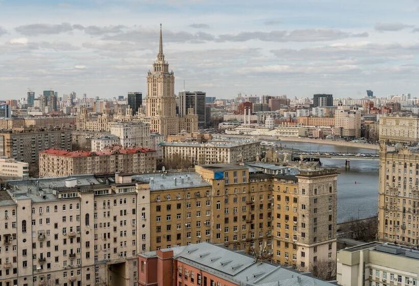Номер Executive, Azimut Hotel Smolenskaya Moscow