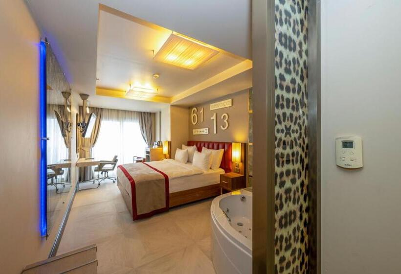 バスタブ付きデラックスルーム, Ramada By Wyndham Istanbul Pera