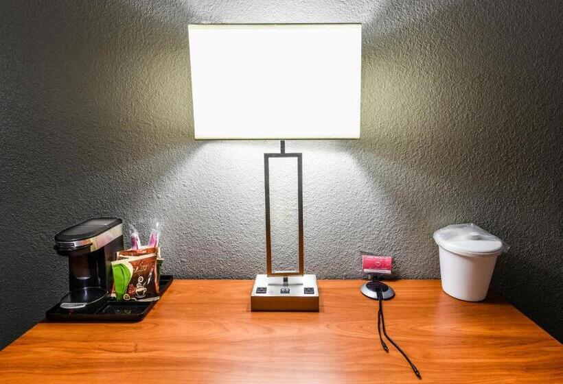 سوییت لوکس, Best Western Mccarran Inn