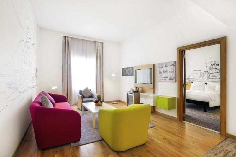 장애인을 위한 스탠다드 룸, Best Western Plus Hilltop Inn