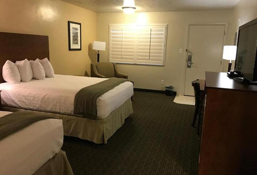 장애인을 위한 스탠다드 룸, Dinosaur Inn & Suites