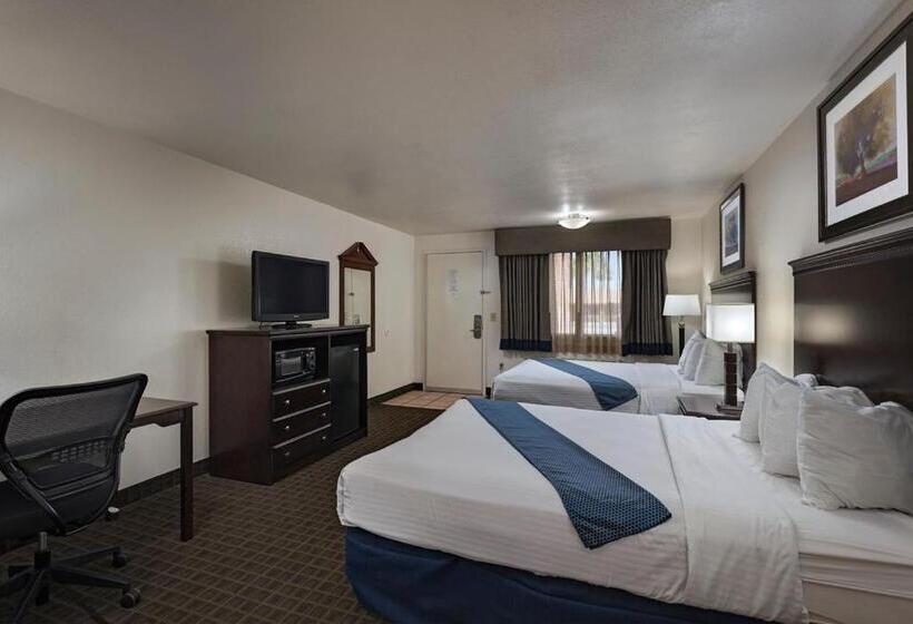 适合残疾人使用的标准间, Stevens Inn A Howard Johnson By Wyndham