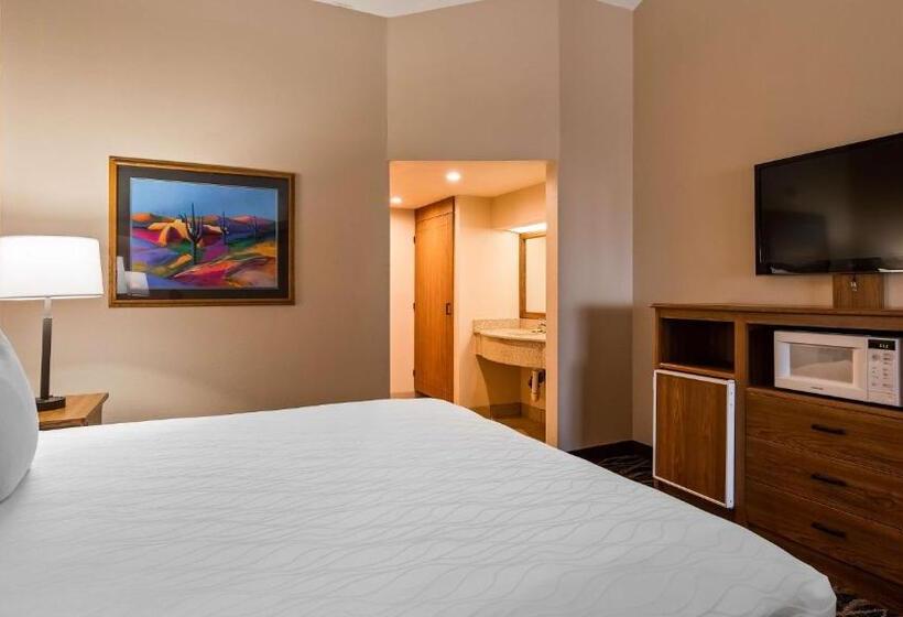 带大床的套房, Best Western Plus Saddleback Inn And Conference Center