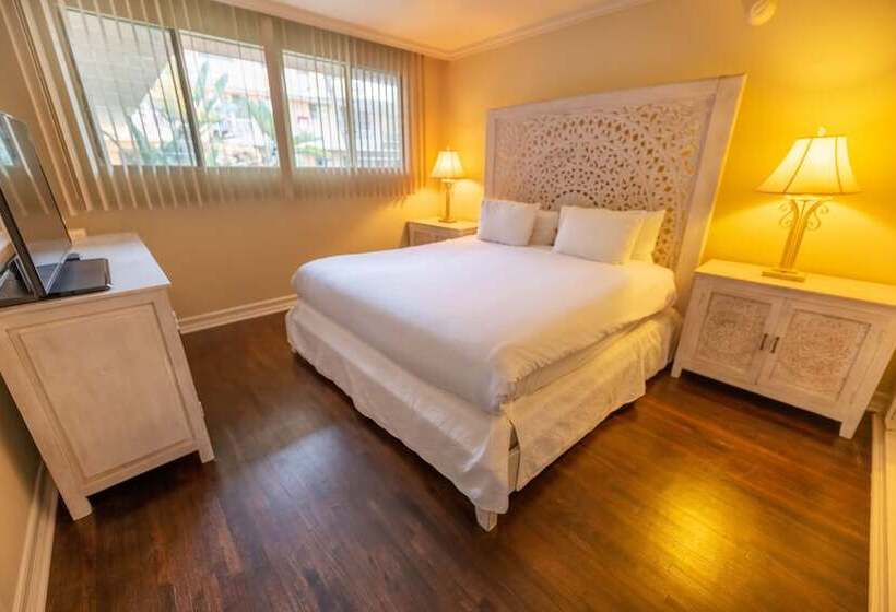 Люкс, Cal Mar Hotel Suites