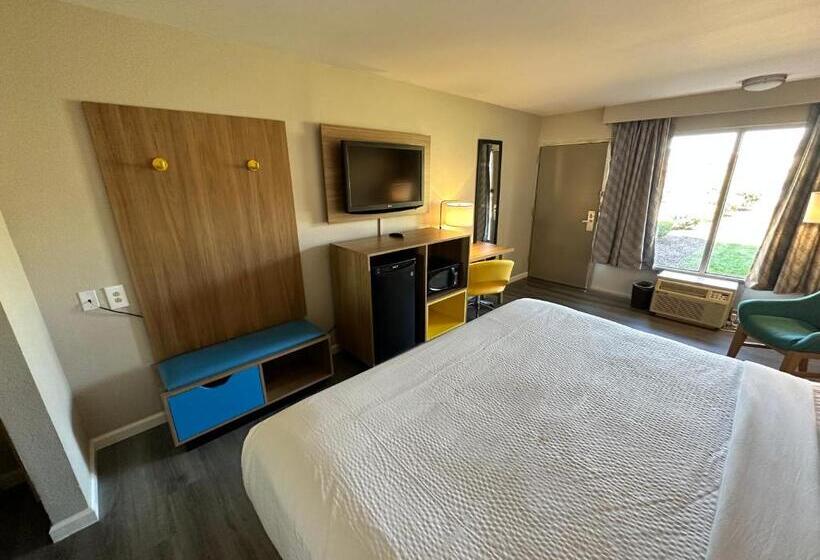 Номер Deluxe Кровать Кинг, Days Inn By Wyndham Emporia