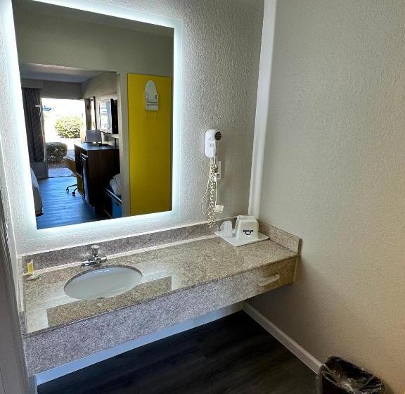 Номер Deluxe, Days Inn By Wyndham Emporia