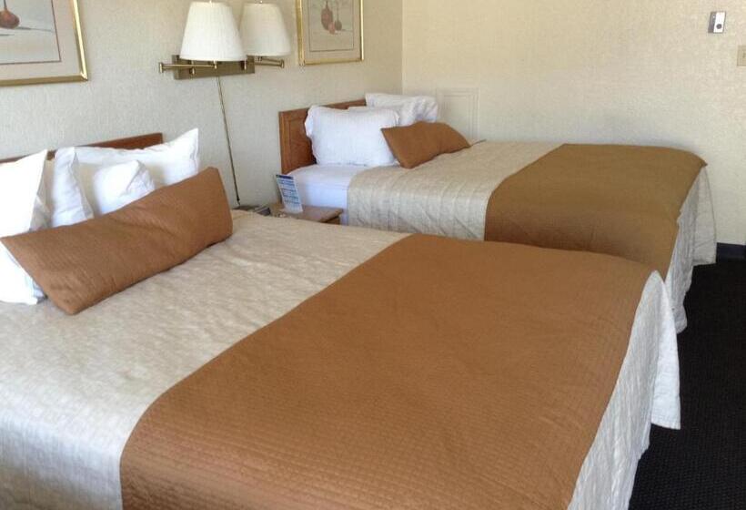 Номер Стандарт Адаптированный для Инвалидов, Days Inn By Wyndham Mackinaw City  Lakeview