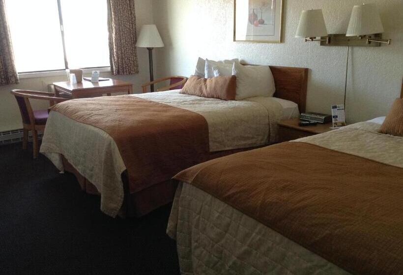 Номер Стандарт, Days Inn By Wyndham Mackinaw City  Lakeview