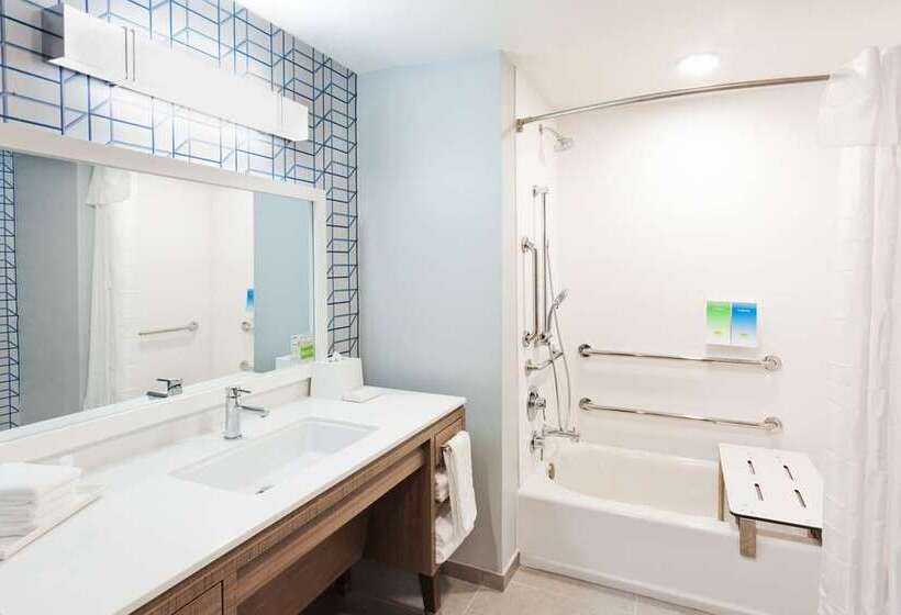 מיטת קינג בסוויטה, Embassy Suites By Hilton Atlanta Buckhead