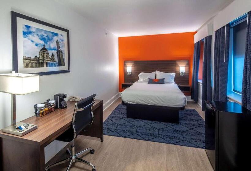 Номер Deluxe Адаптированный для Инвалидов, Collegian Hotel & Suites, Trademark Collection By Wyndham