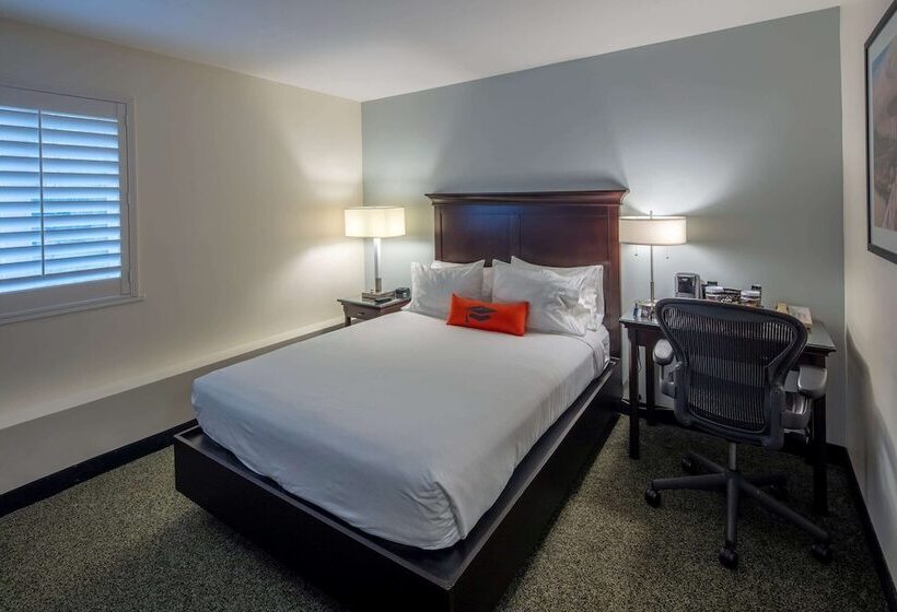 Номер Deluxe Адаптированный для Инвалидов, Collegian Hotel & Suites, Trademark Collection By Wyndham