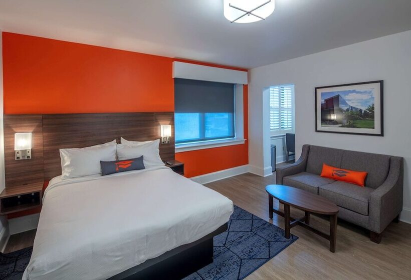 Люкс, Collegian Hotel & Suites, Trademark Collection By Wyndham