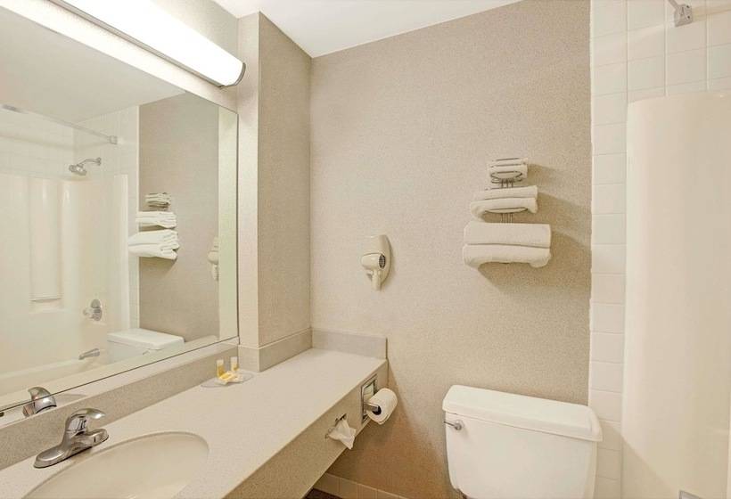 스위트, Days Inn By Wyndham Parsippany