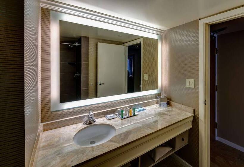 Junior Suite, Doubletree By Hilton Akron Fairlawn