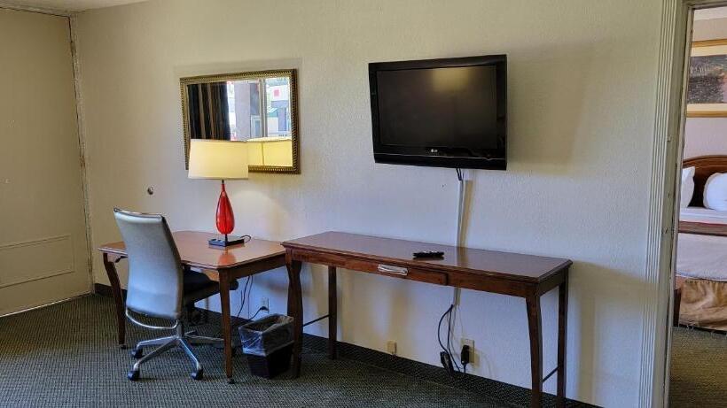 דירת חדר, Ramada By Wyndham & Suites Warner Robins