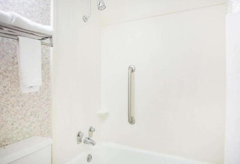 חדר דחוקס עם מיטת קינג, Ramada By Wyndham & Suites Warner Robins