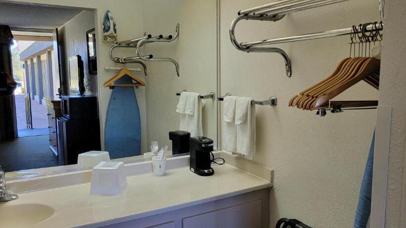 חדר דלוקס מותאם לאנשים עם מוגבלויות, Ramada By Wyndham & Suites Warner Robins
