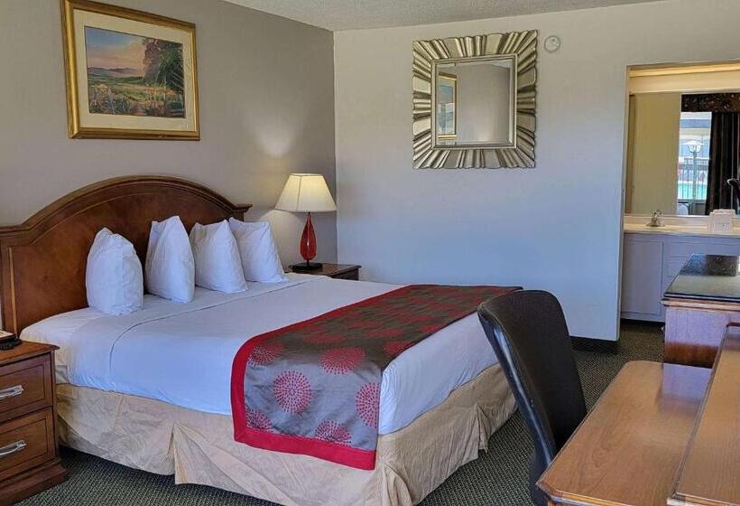 חדר סטנדרט עם מיטת קינג, Ramada By Wyndham & Suites Warner Robins
