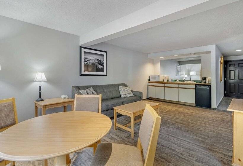 جناح مزود بجاكوزى, Green Granite Inn, Ascend Hotel Collection