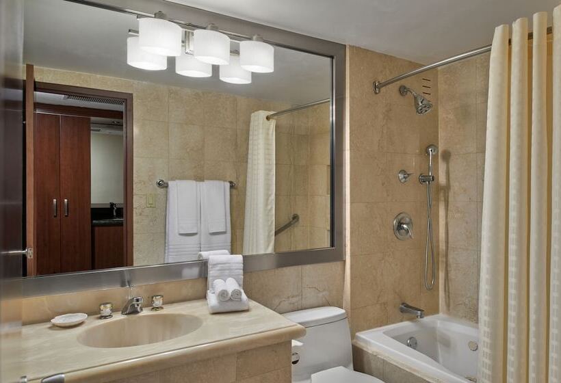 Президентский Люкс, Newport Beachside Hotel & Resort