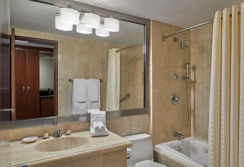Президентский Люкс, Newport Beachside Hotel & Resort