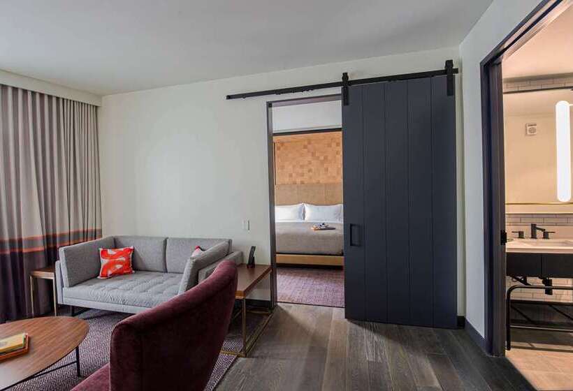 Студио Стандарт Кровать Кинг, Saranac Curio Collection By Hilton