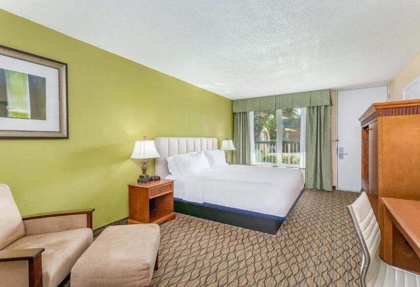 Номер Стандарт Кровать Кинг Адаптированный для Инвалидов, Ocean Breeze Inn Vero Beach