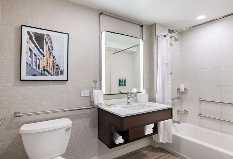 Номер Стандарт Двуспальная Кровать Адаптированный для Инвалидов, Hilton Galveston Island Resort