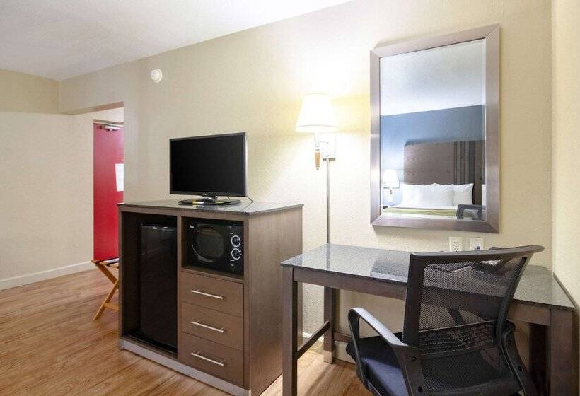 سوییت, Econo Lodge Inn & Suites I 35 At Shawnee Mission