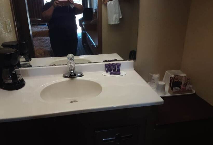 자쿠지 스위트, Knights Inn Ashland