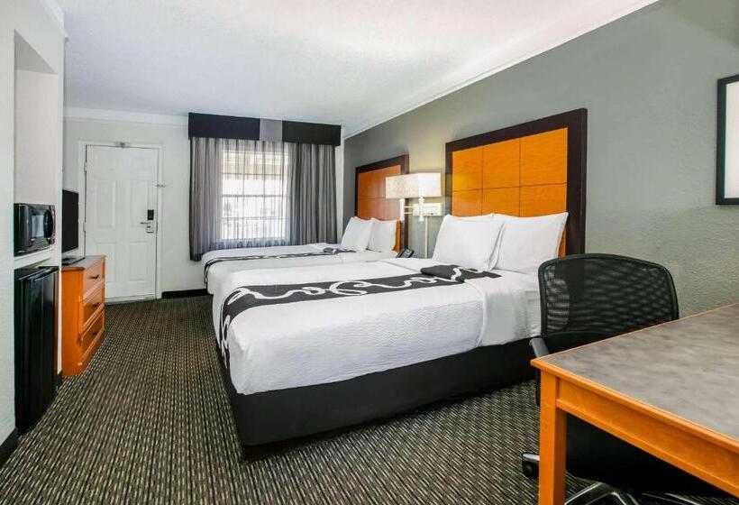 Family Suite, La Quinta Inn By Wyndham Dallas Uptown
