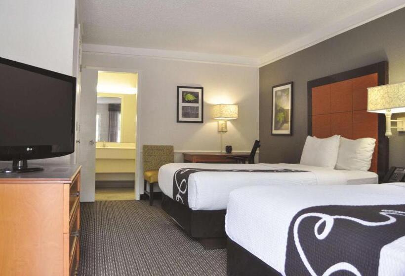 Family Suite, La Quinta Inn By Wyndham Dallas Uptown