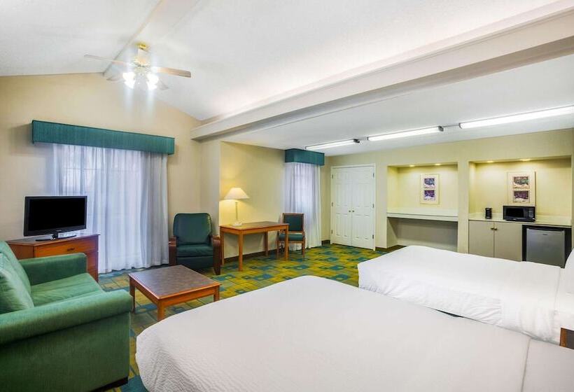 스위트, Super 8 By Wyndham Eagle Pass
